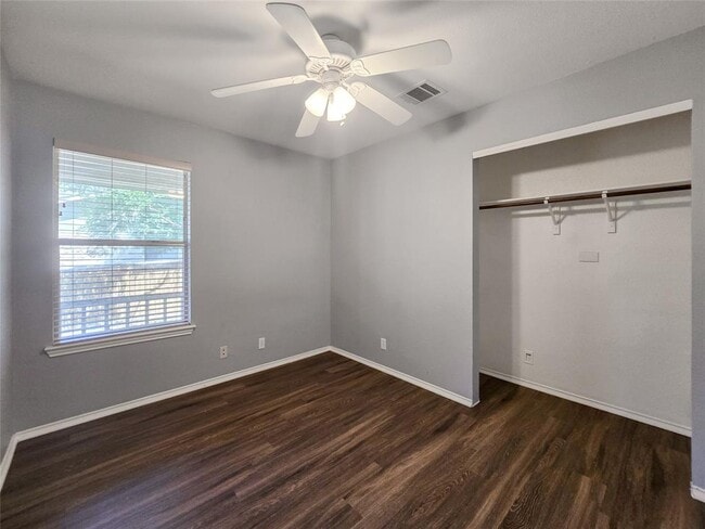 Building Photo - 9511 Woodvale Dr