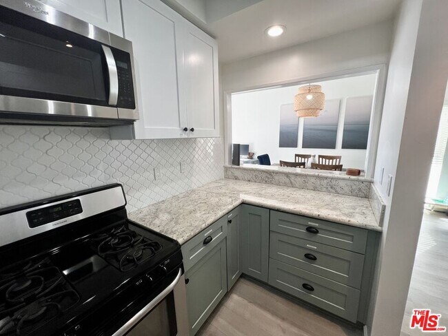 Building Photo - 32 28th Pl