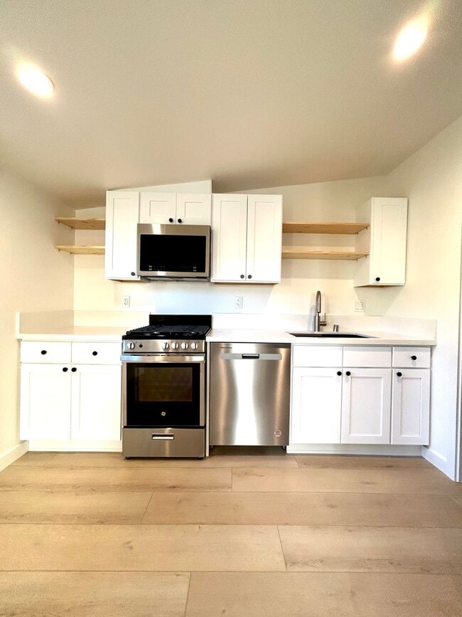 Building Photo - Studio - Downtown Santa Barbara