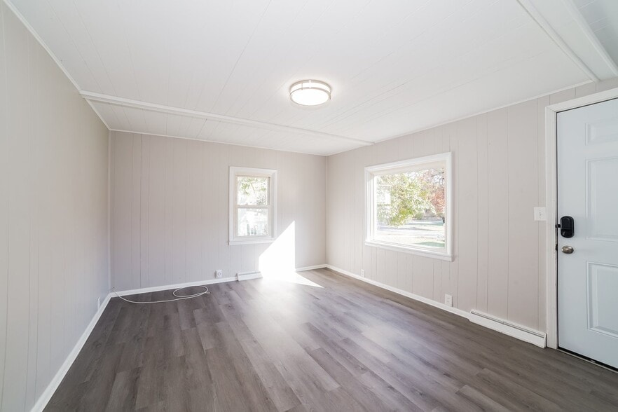 Building Photo - 2227 N Northcrest Dr