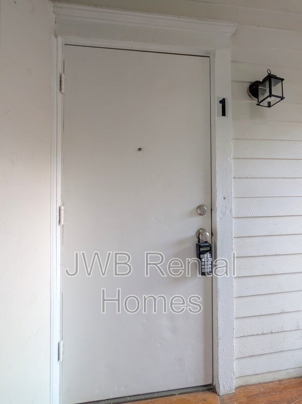 Building Photo - 2022 Dellwood Ave