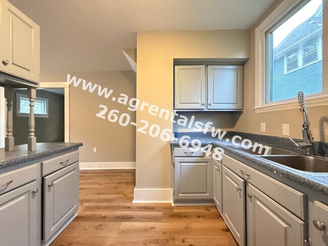 Building Photo - 3207 Dinnen Ave