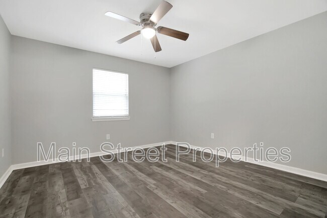 Building Photo - 3346 Green Briar Cir