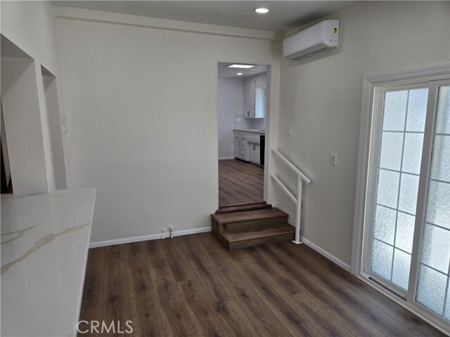 Building Photo - 14001 Dunrobin Ave