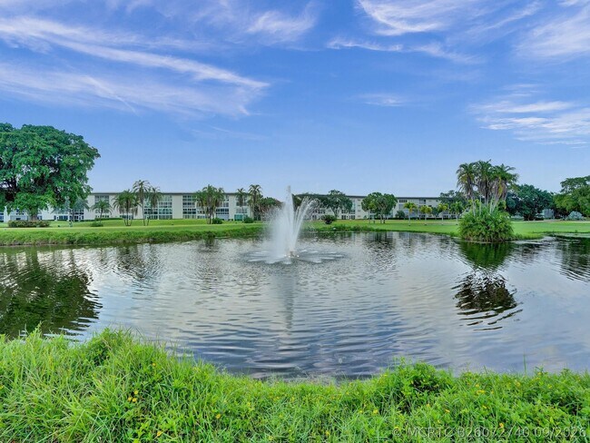 Building Photo - 1104 Bahama Bend