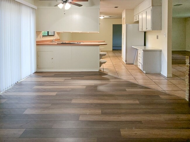 Building Photo - Pet Friendly 4BR/3BA Bedroom House - Available Mid-June!