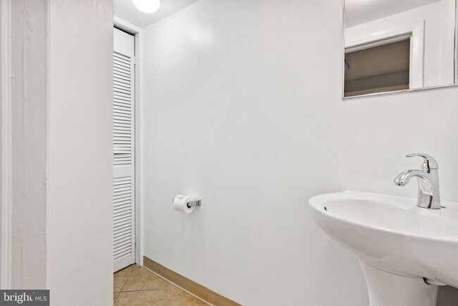Building Photo - 1530 34th St NW
