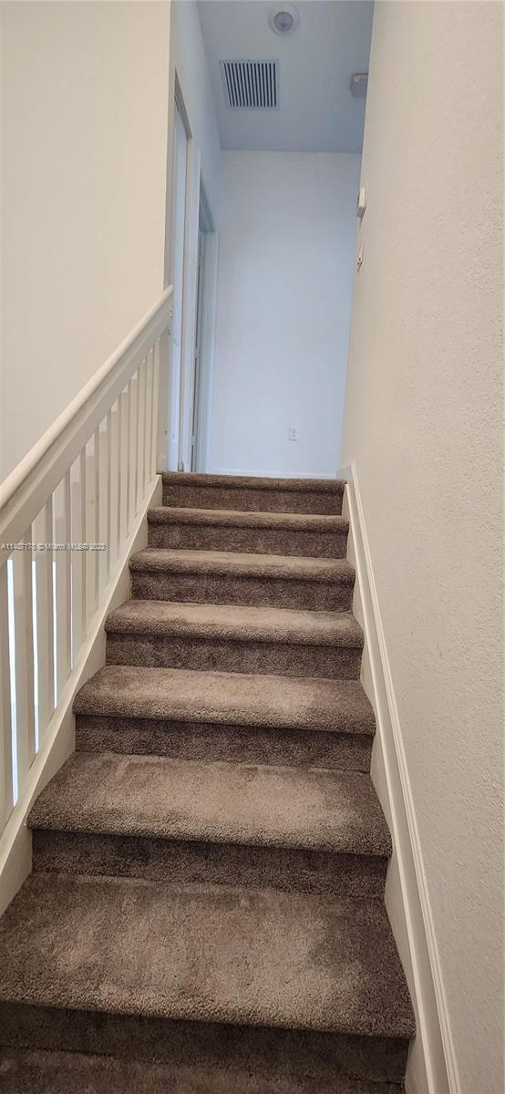 Building Photo - 2708 SE 15th Ct