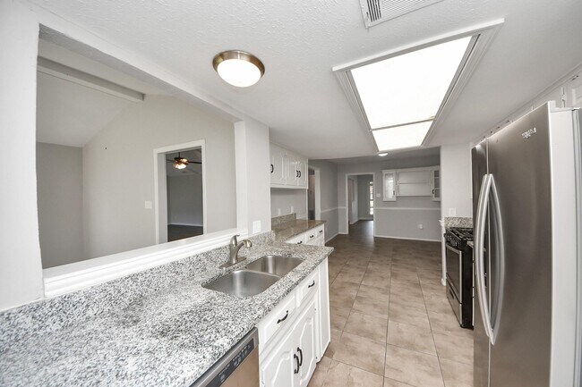 Building Photo - 7303 Foxwick Ln
