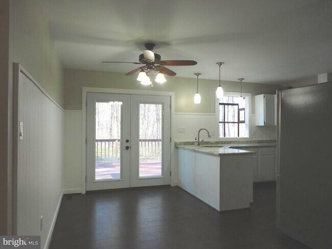 Building Photo - 814 Rustic Ln