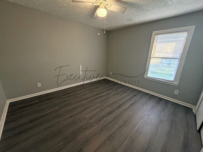 Building Photo - 3 Bedroom, 1.5 Bathroom Home with Bonus Room for Rent in Lake Charles