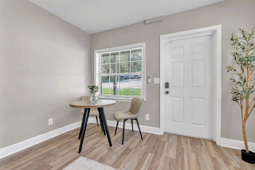 Building Photo - 1004 Buena Vista Dr