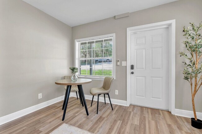 Building Photo - 1004 Buena Vista Dr