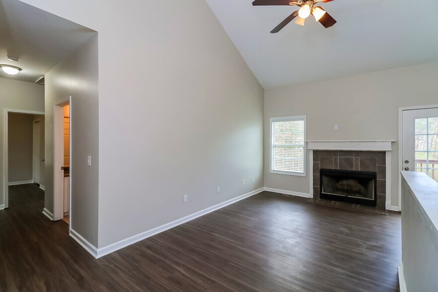 Building Photo - 36 Hickory Hollow SW