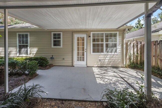 Building Photo - 135 Ivernia Loop