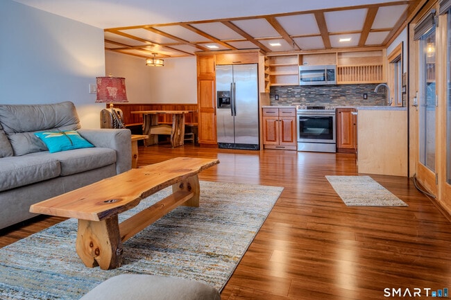 Building Photo - 215 Old Newtown Rd