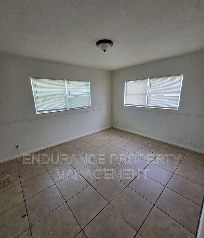 Building Photo - 1143 W 23rd St