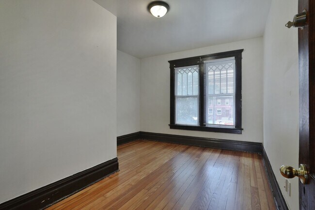 Building Photo - 1611 Summit St