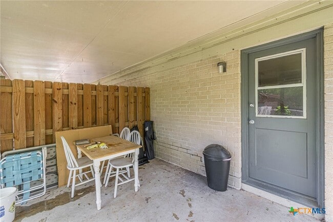 Building Photo - 133 Algarita Rd