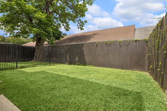 Building Photo - 2309 McIlhenny St