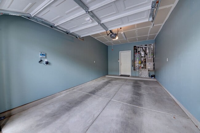 Building Photo - Amazing Modern 4 Bedroom in North Valley A...
