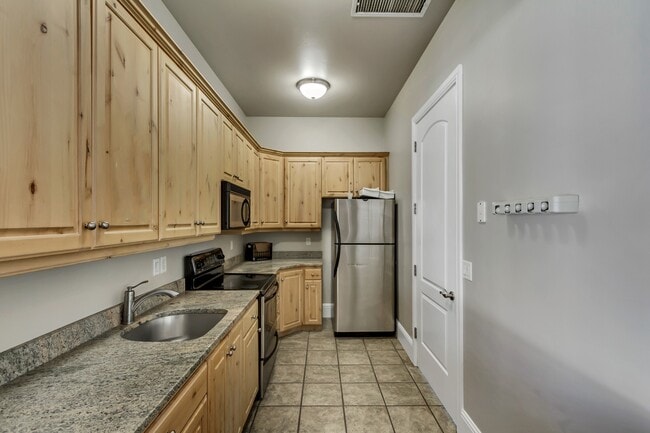 Building Photo - 816 N 175 E