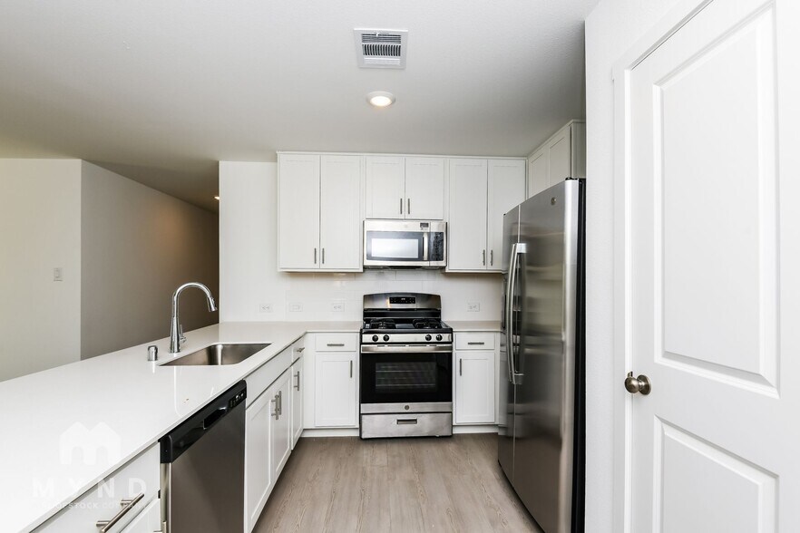 Building Photo - 2725 Ctr Crk Ln