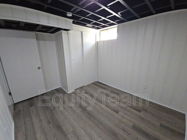 Building Photo - 120 Circle Dr