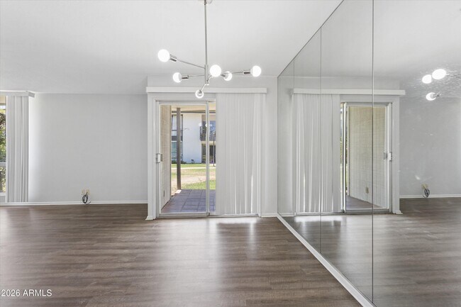 Building Photo - 3308 E Camelback Rd