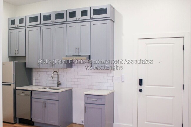 Building Photo - 4 6/8 Zebulon St