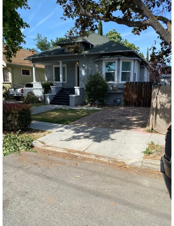 Building Photo - 382 Gifford Ave