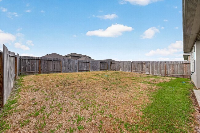 Building Photo - 5411 Wyndham Rdg Ln