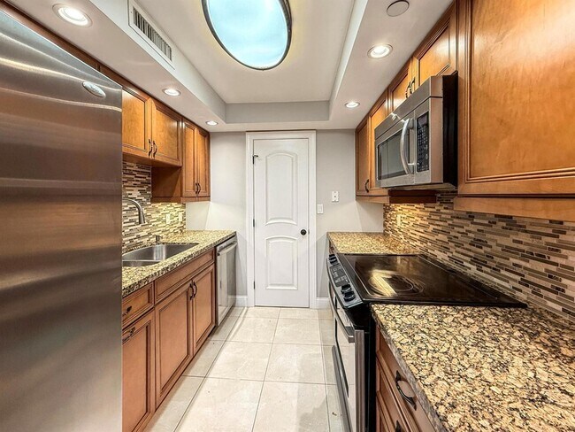 Building Photo - 3000 N Ocean Dr