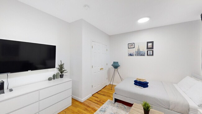 Building Photo - 317 E 75th St