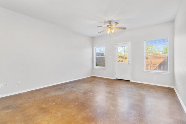 Building Photo - "Spacious 3-Bed Retreat with 2.5 Baths – Your Ideal Home in Universal City!"