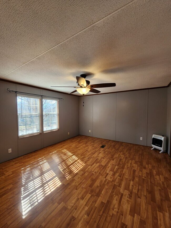 Building Photo - 285 Avena Rd