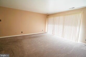 Building Photo - 10115 Prince Pl