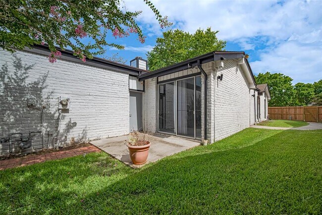 Primary Photo - 1014 Fleetwood Pl Dr