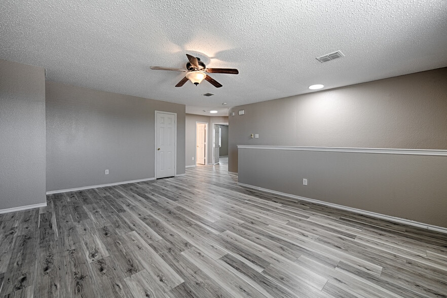 Building Photo - 5909 Thoroughbred Trl