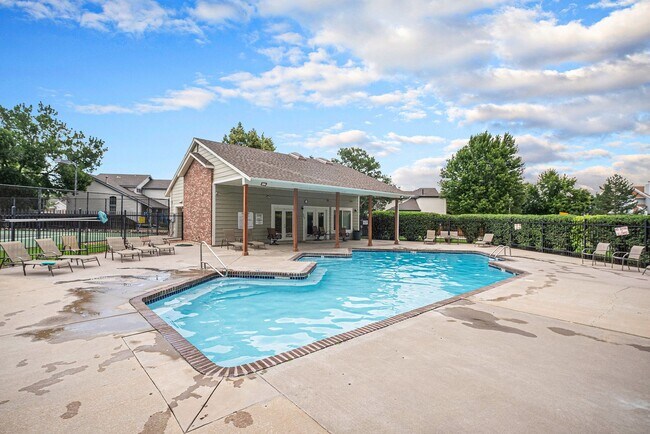 Building Photo - 1 Bed 1.5 Bath, 1 Car Attached Townhome in...