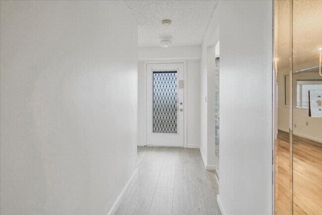 Building Photo - Meadowbrook Lakes View East Condominiums - Dania Beach