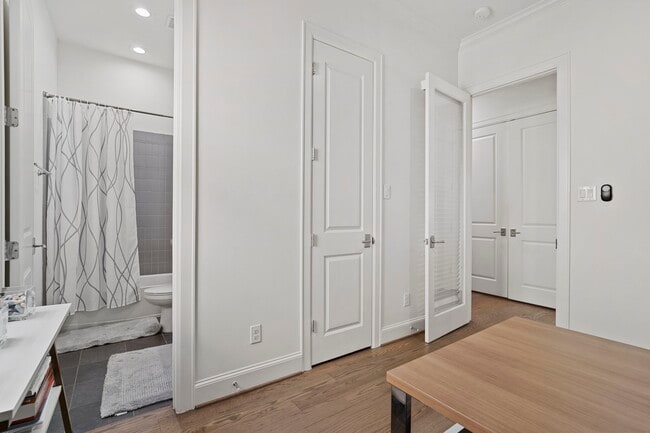 Building Photo - 2174 Briarglen Dr