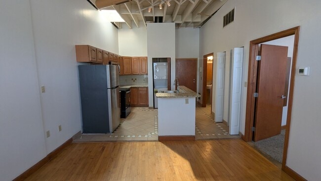 Building Photo - 2800 Mayfield Rd