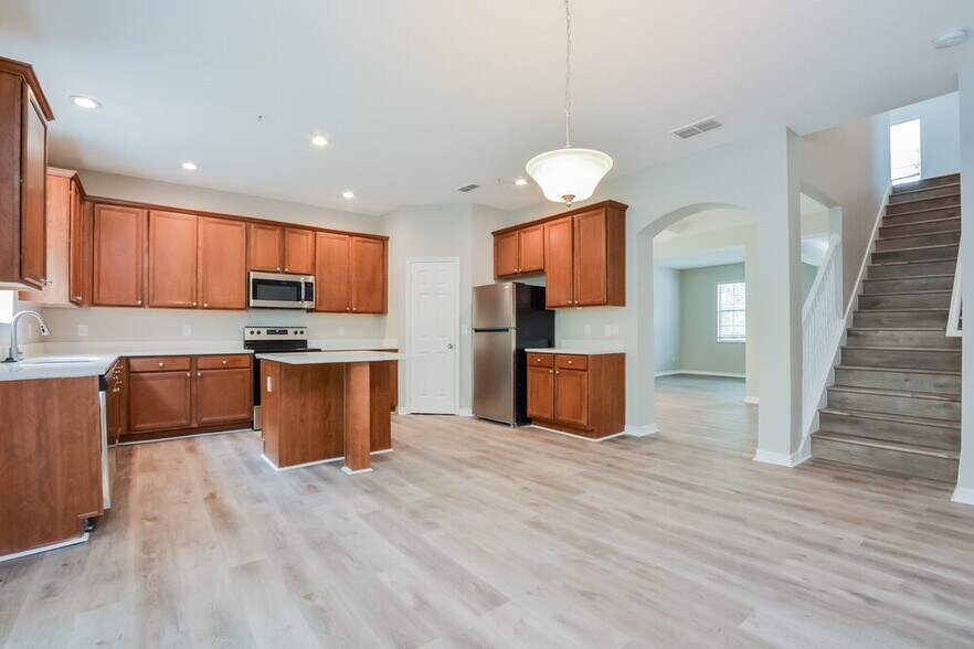 Building Photo - 9700 Moss Rose Way