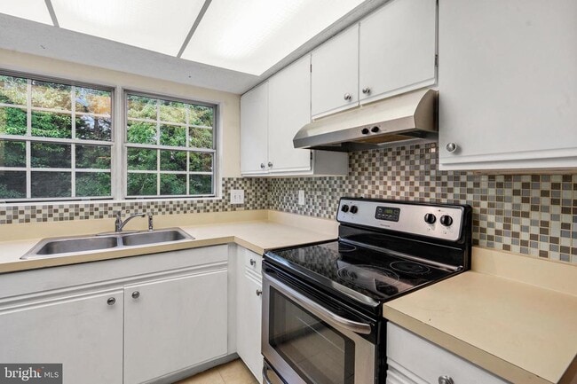 Building Photo - 9240 Caspian Way