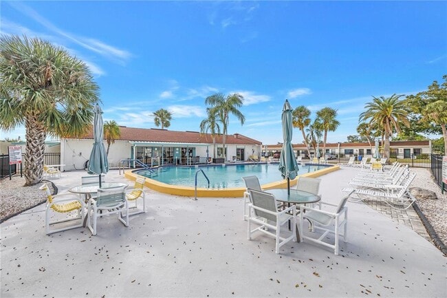 Building Photo - 9224 Mission Oaks Blvd