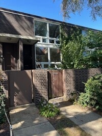 Building Photo - 5140 S Dorchester Ave