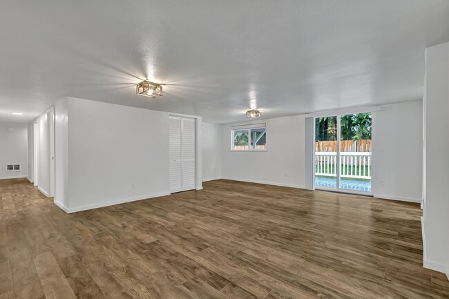 Building Photo - Beautiful Updated Rambler in Bonney Lake!