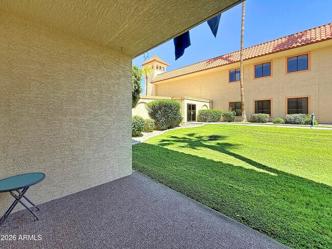 Building Photo - 10330 W Thunderbird Blvd