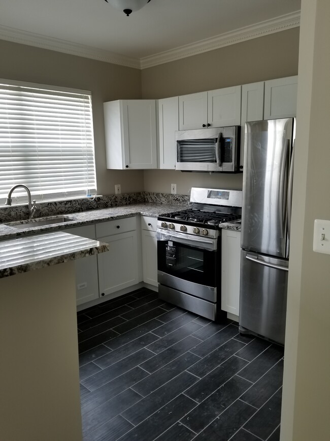 Building Photo - 12905 Alton Square